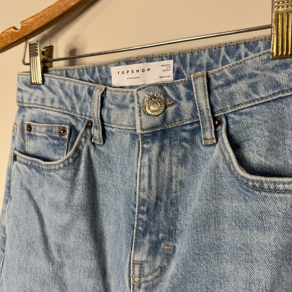 Topshop Light Wash Straight Leg Denim Mom
Jeans Size 2 - Picture 2 of 10